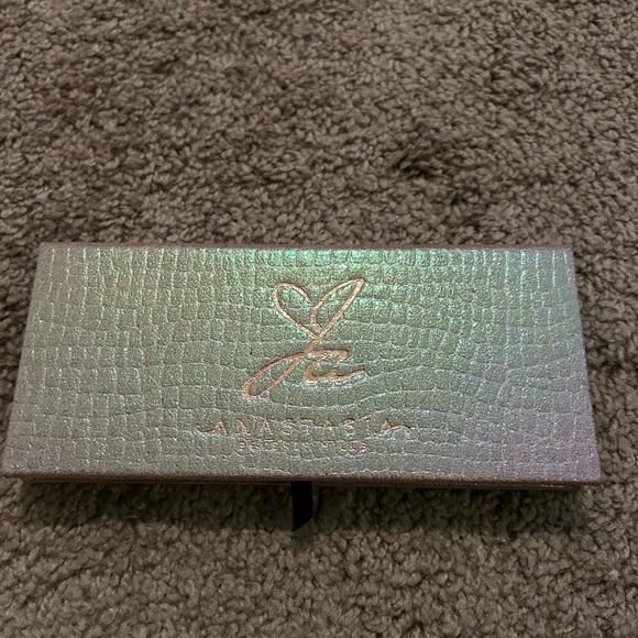 Anastasia Beverly Hills x Jaclyn Hill palette $75